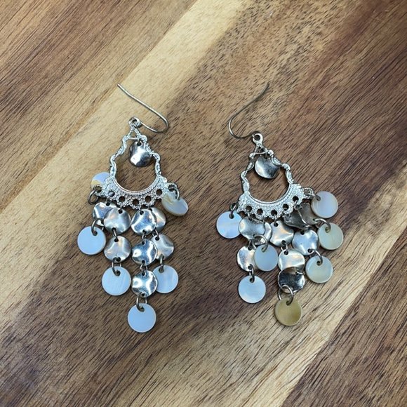 Boho Beach shell Dangly keyhole medallion earrings - Picture 5 of 5